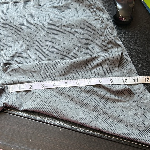 TravisMathew Go Fish Shorts in Heather Grey Pinstripe Black Grey Golf Sz 34 - Picture 11 of 11